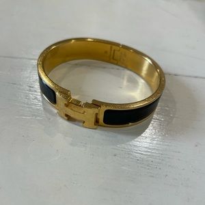 100% authentic: Hermès black and gold clic H bracelet
